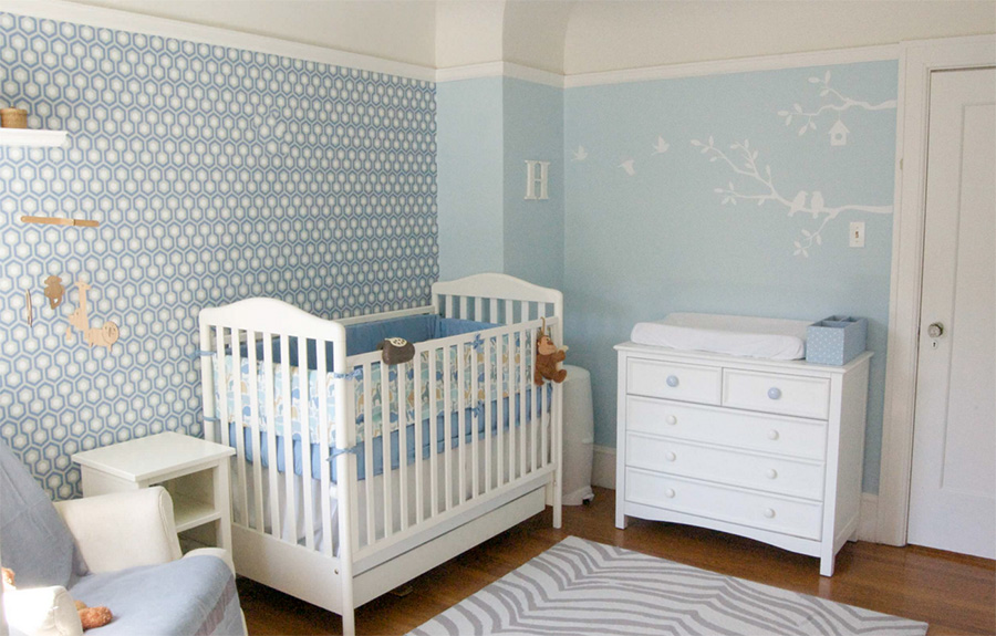 Mavi beyaz bebek odası modeli