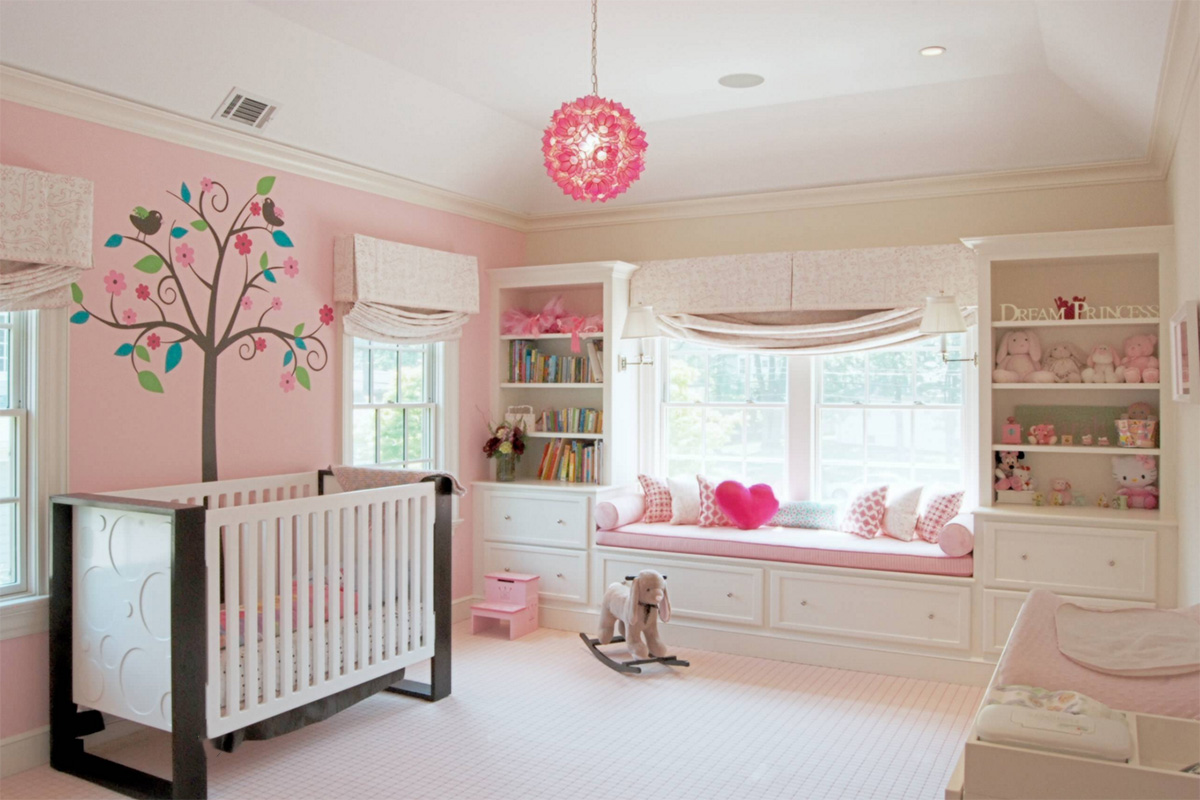 Kızlar için tasarlanmış bebek odalarına, harika bir pembe örnek