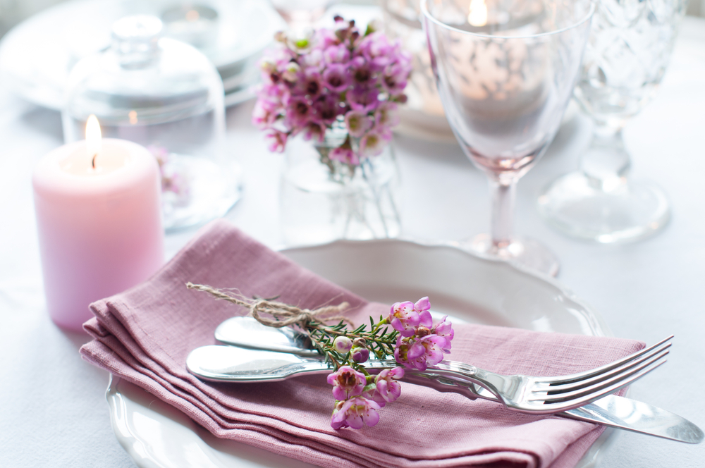 Yemek masası dekorasyonu çiçekler. Yemek Masası Dekorasyonu için 5 Kolay Fikir..